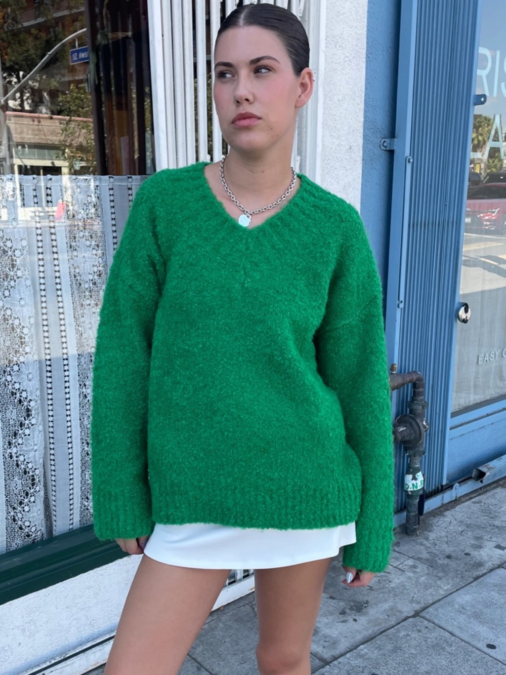 Lisa Says Gah Emerald V-Neck Sweater (NWOT, Size M/L)